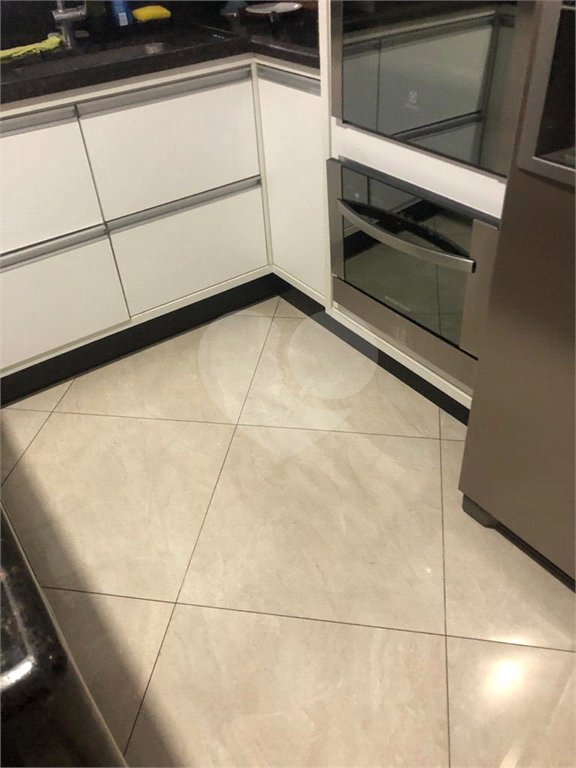 Casa à venda com 3 quartos, sendo 1 suíte, no condomínio Residencial Sabará, São Paulo - SP
