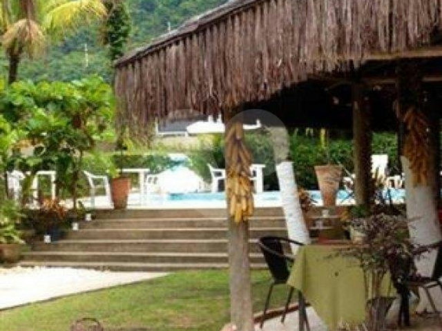 Sobrado à venda com 14 suítes em Jardim Enseada, Guarujá, SP