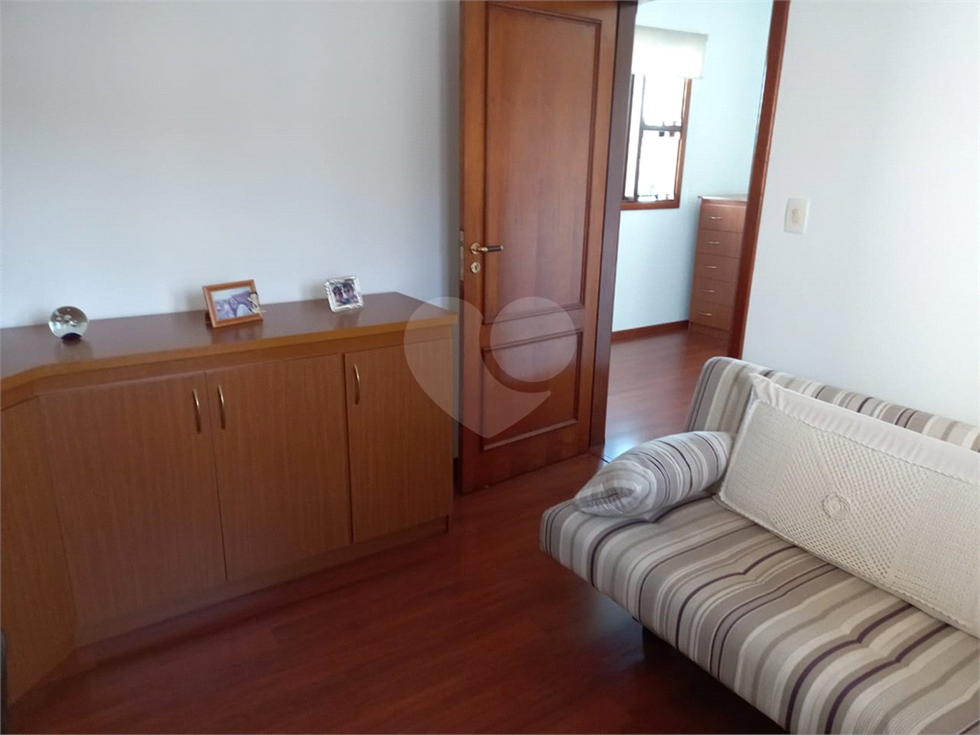 Casa à venda com 4 quartos, sendo 1 suíte, no condomínio Vale do Itamaracá, Valinhos - SP