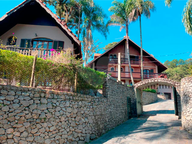 Casa à venda com 4 suítes em Parque Petrópolis, Mairiporã, SP