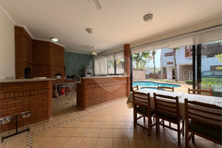 Casa a Venda no Condomínio Vista Alegre - Sede em Vinhedo/SP