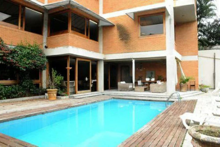 Sobrado à venda ou para alugar com 5 quartos, sendo 4 suítes,  em Jardim Guedala, São Paulo, SP