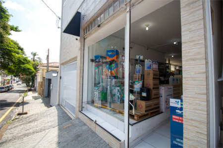 Sobrado à venda com 4 quartos, sendo 3 suítes,  no Centro, São Roque, SP