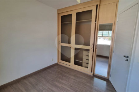 Casa à venda com 3 quartos, sendo 1 suíte,  no condomínio Residencial Villagio, São Paulo - SP