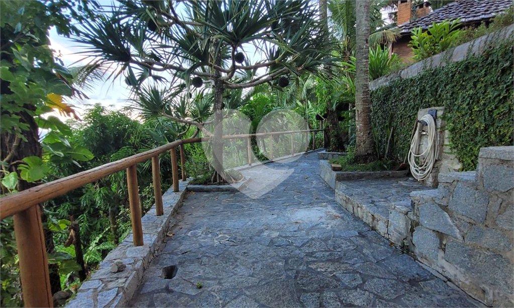 Casa à venda com 3 suítes no Centro, Santa Cruz Cabrália, BA