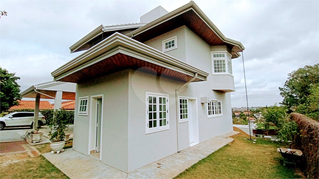 Casa à venda com 3 suítes no condomínio Estância Marambaia, Vinhedo - SP