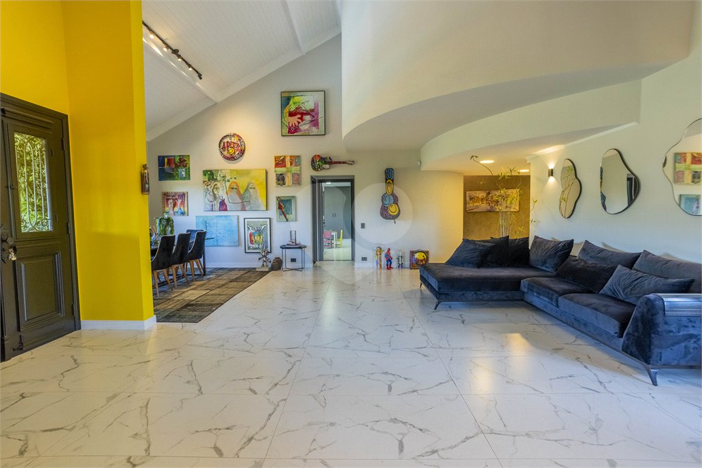 Casa à venda com 5 suítes no condomínio Vale da Santa Fé, Vinhedo - SP
