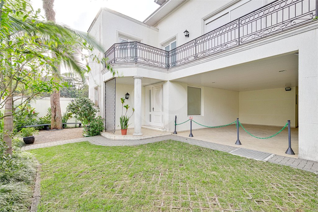 Casa à venda com 4 suítes no condomínio Solar Andaluz, São Paulo - SP