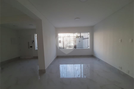 Sobrado à venda com 4 quartos, sendo 3 suítes, em Vila Paulicéia, São Paulo, SP