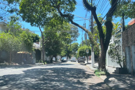Casa à venda com 4 quartos, sendo 1 suíte, em Jardim das Vertentes, São Paulo, SP