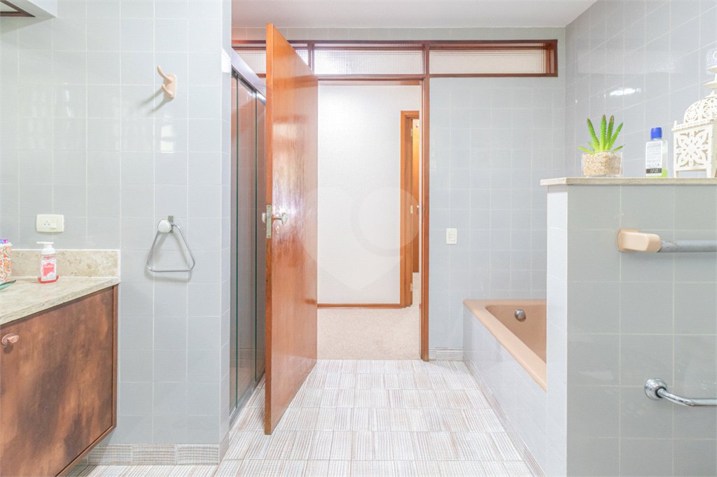 Casa Térrea à venda com 4 quartos, sendo 2 suítes, em Alto de Pinheiros, São Paulo, SP