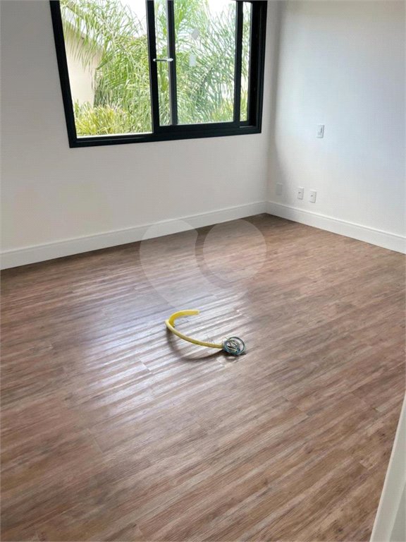 Casa à venda com 4 quartos, sendo 2 suítes, no condomínio Swiss Park, São Bernardo do Campo - SP