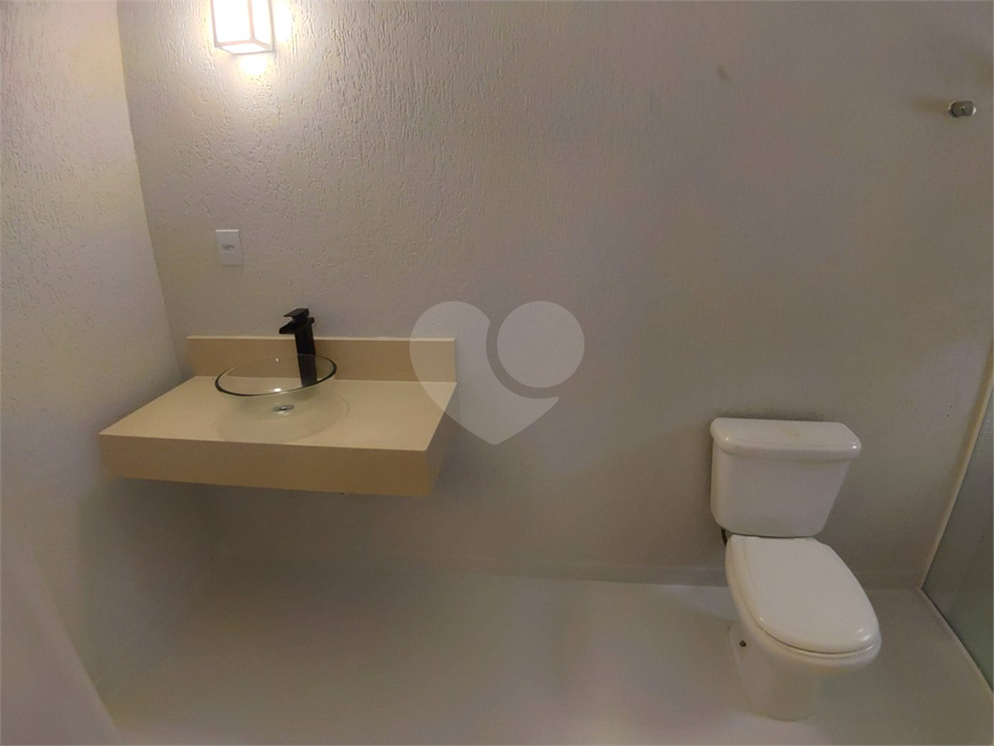 Sobrado à venda com 4 quartos, sendo 3 suítes, em Tremembé, São Paulo, SP