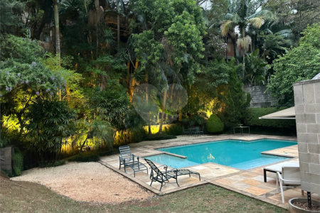 Casa à venda com 5 quartos, sendo 3 suítes, em Morumbi, São Paulo, SP