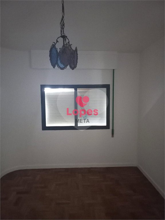 Apartamento à venda com 4 quartos, sendo 2 suítes,  em Vila Adyana, São José dos Campos, SP