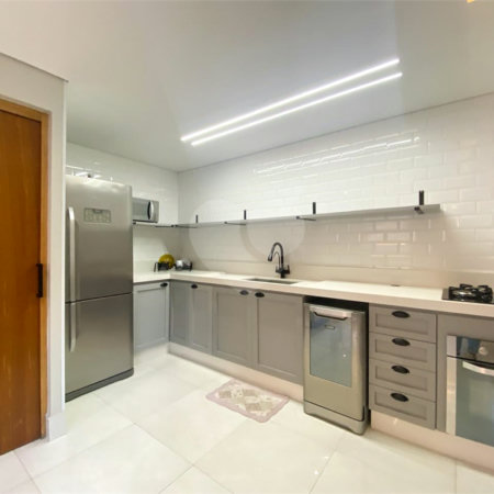 Sobrado à venda com 3 quartos, sendo 1 suíte, em Vila Nivi, São Paulo, SP