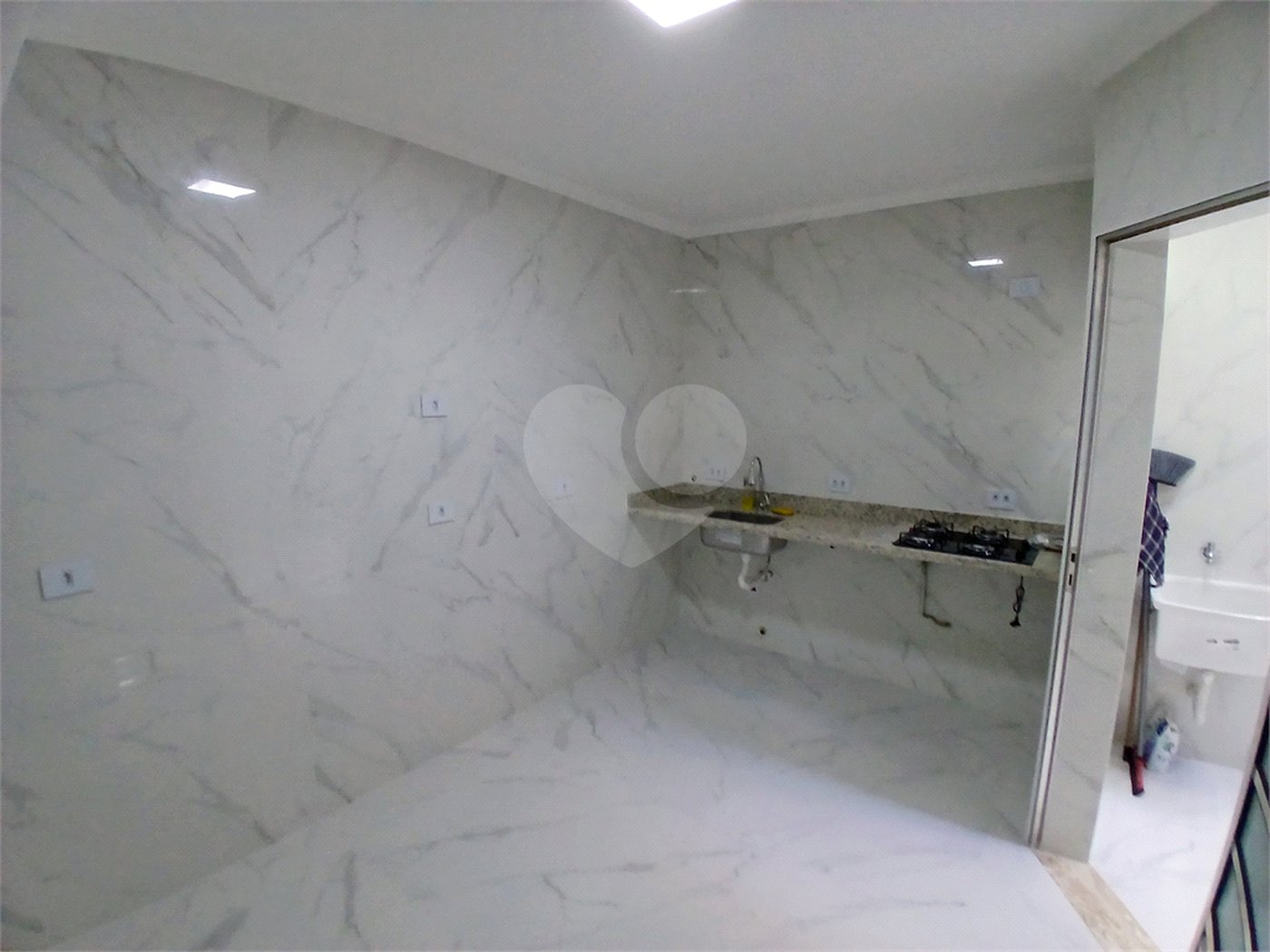 Casa à venda com 3 quartos, sendo 1 suíte,  no condomínio Res Saint Honoré, São Paulo - SP