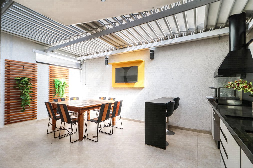 Casa à venda com 4 quartos, sendo 3 suítes, no condomínio Flower Garden Residence, São Paulo - SP