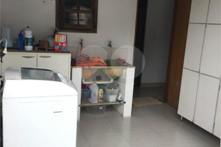 Sobrado à venda com 3 suítes em Vila Nivi, São Paulo, SP