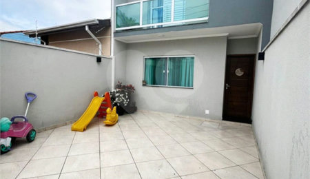 Sobrado à venda com 2 suítes em Jardim Cambuci, Mogi das Cruzes, SP