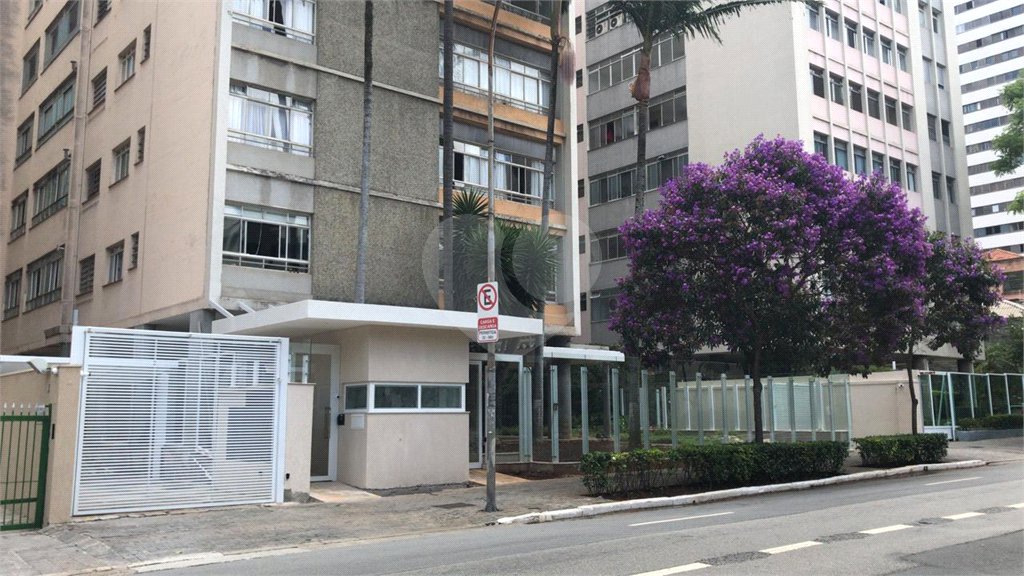 Apartamento à venda no bairro Bela Vista.