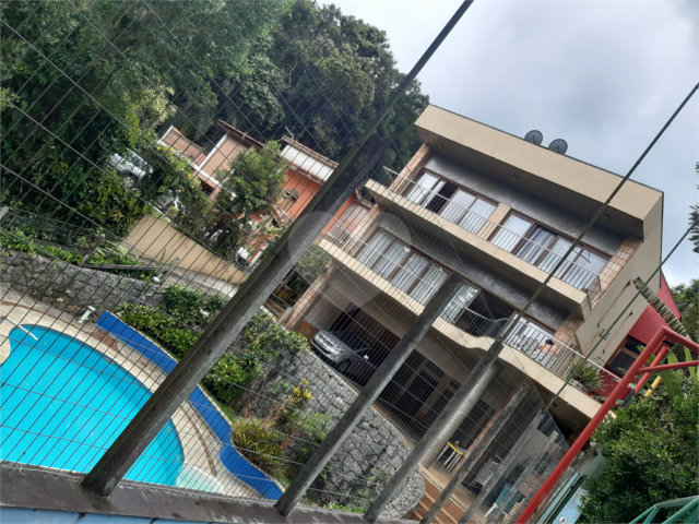 Casa à venda com 4 quartos, sendo 2 suítes,  no condomínio Champs Elysees Village, Mairiporã - SP