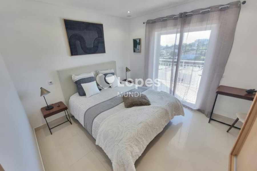 Casa com 4 quartos à venda em Albufeira, Algarve, Portugal – Vista para o mar e piscina
