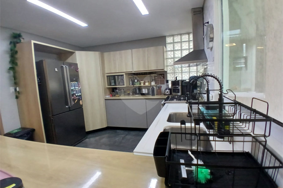 Oportunidade No Alto de Pinheiros Ótimo Sobrado com 352m² de A.C, frente para uma bela Praça.