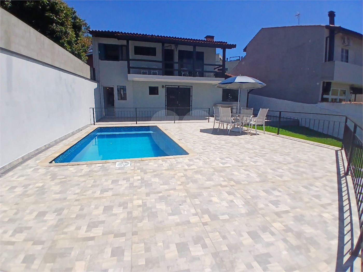 Casa à venda com 3 quartos, sendo 1 suíte,  em Recreio Maristela, Atibaia, SP