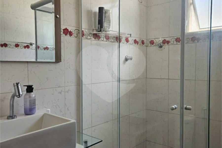 Sobrado à venda com 3 quartos em Vila Sabrina, São Paulo, SP