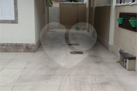 Casa à venda com 3 quartos, sendo 2 suítes, no condomínio Recanto das Palmeiras, Rio de Janeiro - RJ