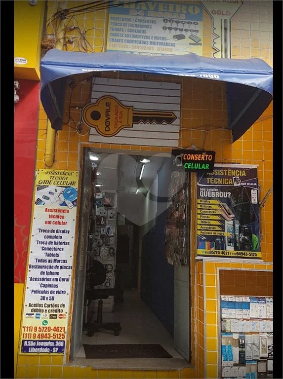 Casa comercial na Liberdade.