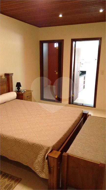 Casa à venda com 4 quartos, sendo 1 suíte, no condomínio Travessa Jacob,38, São Paulo - SP
