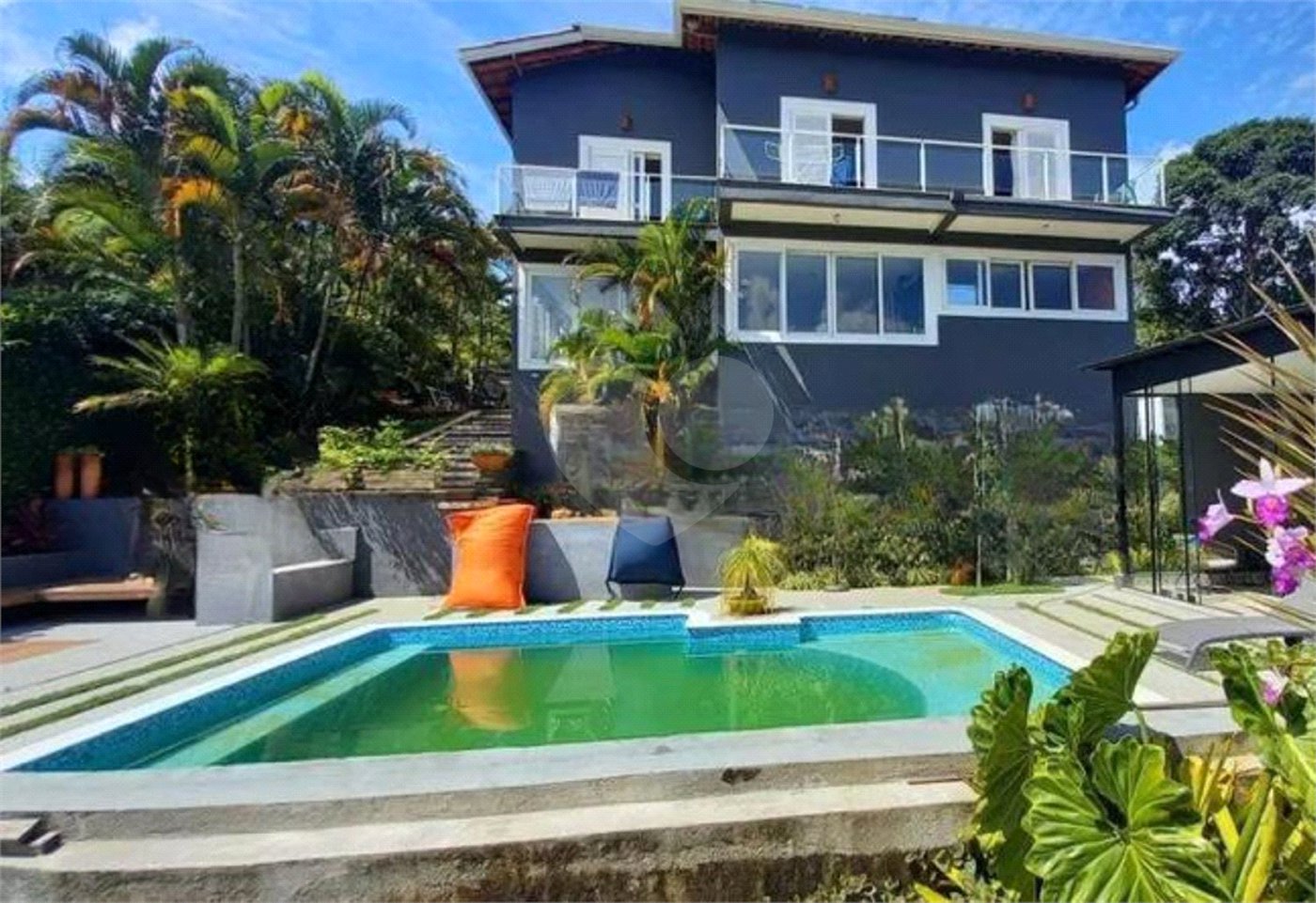Casa à venda com 3 suítes no condomínio Vale da Santa Fé, Vinhedo - SP