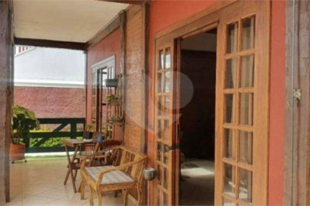 Casa à venda com 3 quartos, sendo 1 suíte, no condomínio Terras de São Francisco, Vinhedo - SP