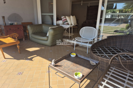 Casa térea à venda com 3 quartos, sendo 2 suítes, em Condomínio Flamboyant-B, Atibaia - SP