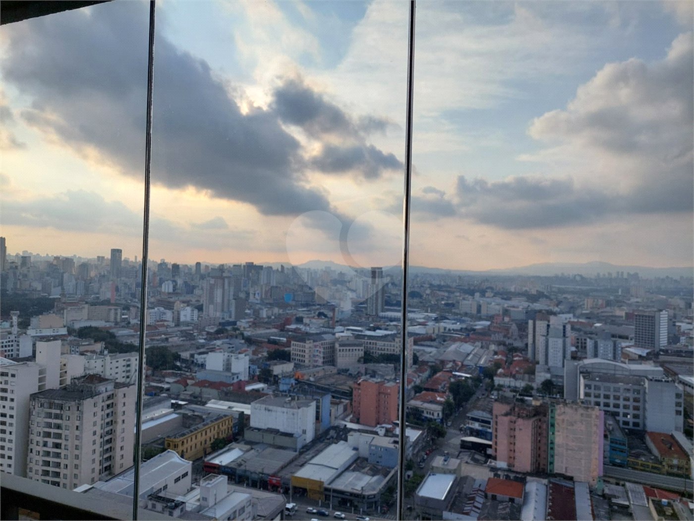 Apartamento no Brás repleto de lazer com 50 m² com 2 dormitórios e 1 vaga, Estuda Permuta