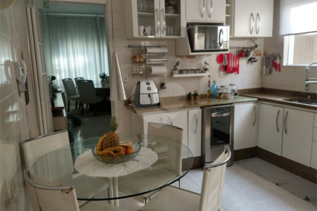 Casa à venda com 3 quartos, sendo 1 suíte, em Jardim Peri, São Paulo, SP
