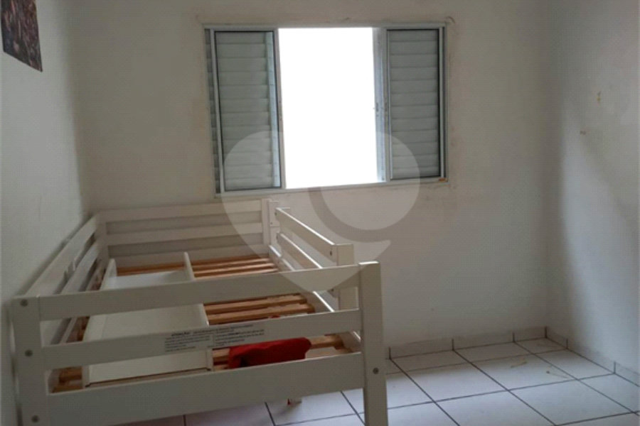 Casa à venda com 3 quartos, sendo 1 suíte, no condomínio Village St. Louis, São Paulo - SP