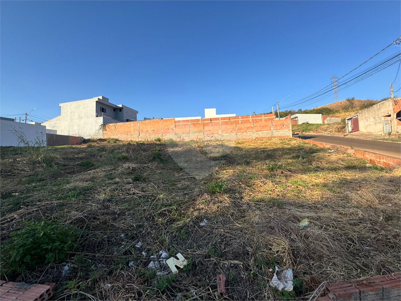 Terreno de 277m2 á venda em São Carlos.