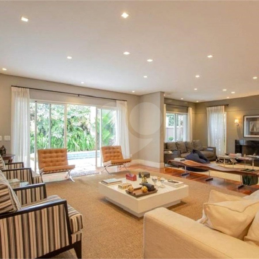 Casa 441m² com 5 dormitórios no Morumbi para venda.