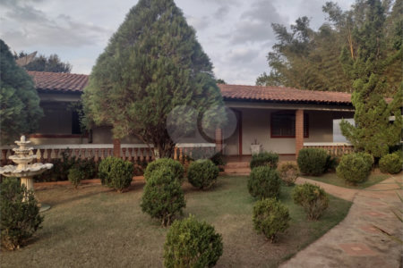 Chácara localizada no Condomínio Leila a venda.