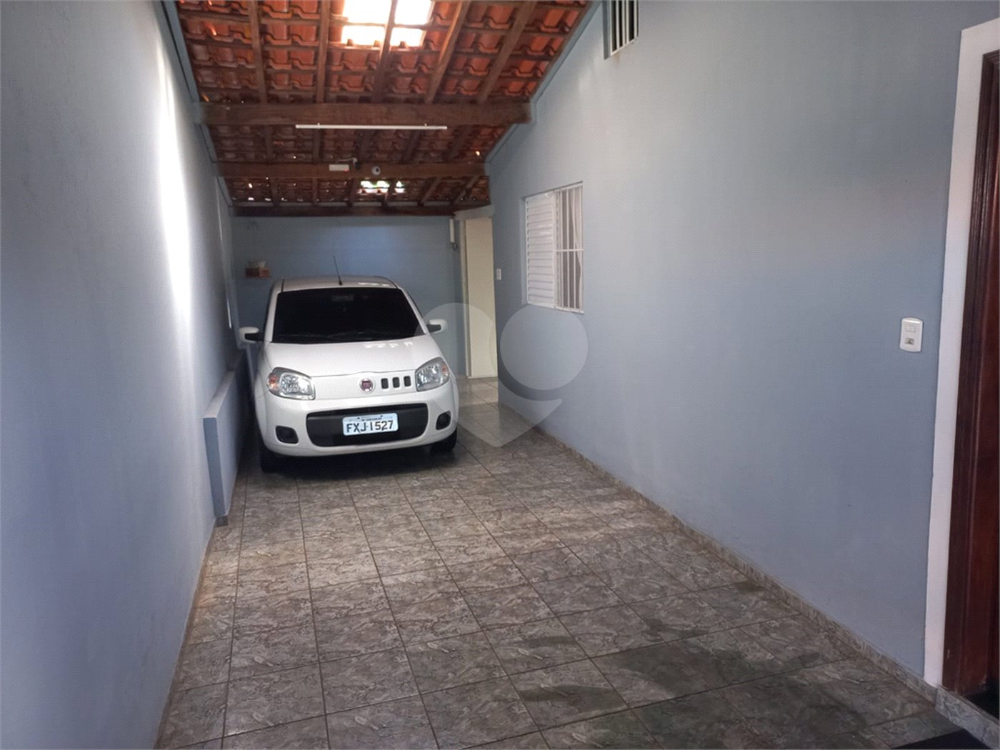 Casa Térrea com 3 dormitórios, sendo 1 suíte.
