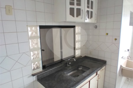 Apartamento com 3 dormitórios sendo 1 suíte.
