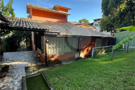 Casa em condomínio à venda com 3 quartos, sendo 2 suítes,  em Peró, Cabo Frio, RJ