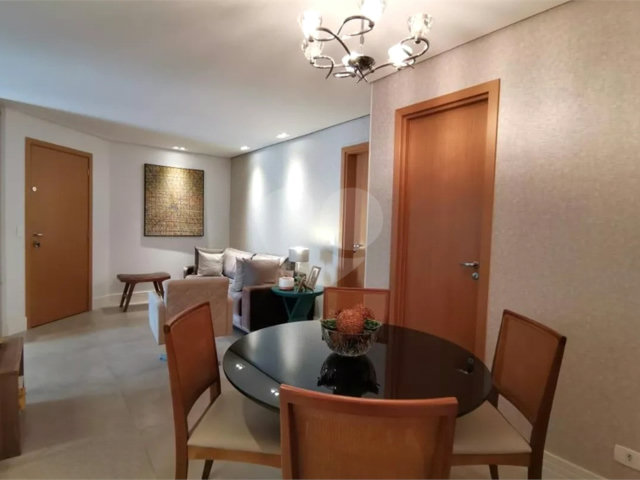 Apartamento à venda com 3 quartos, sendo 1 suíte,  em Morumbi, São Paulo, SP