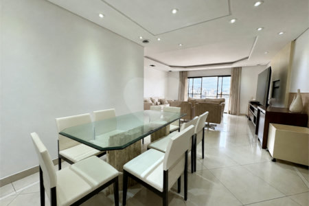 Apartamento à venda com 4 quartos, sendo 1 suíte, em Moema, São Paulo, SP