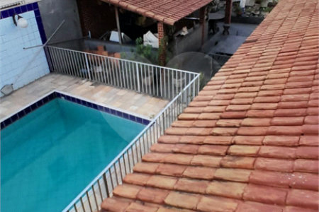 Casa à venda com 4 quartos, sendo 1 suíte, em Bangu, Rio de Janeiro, RJ