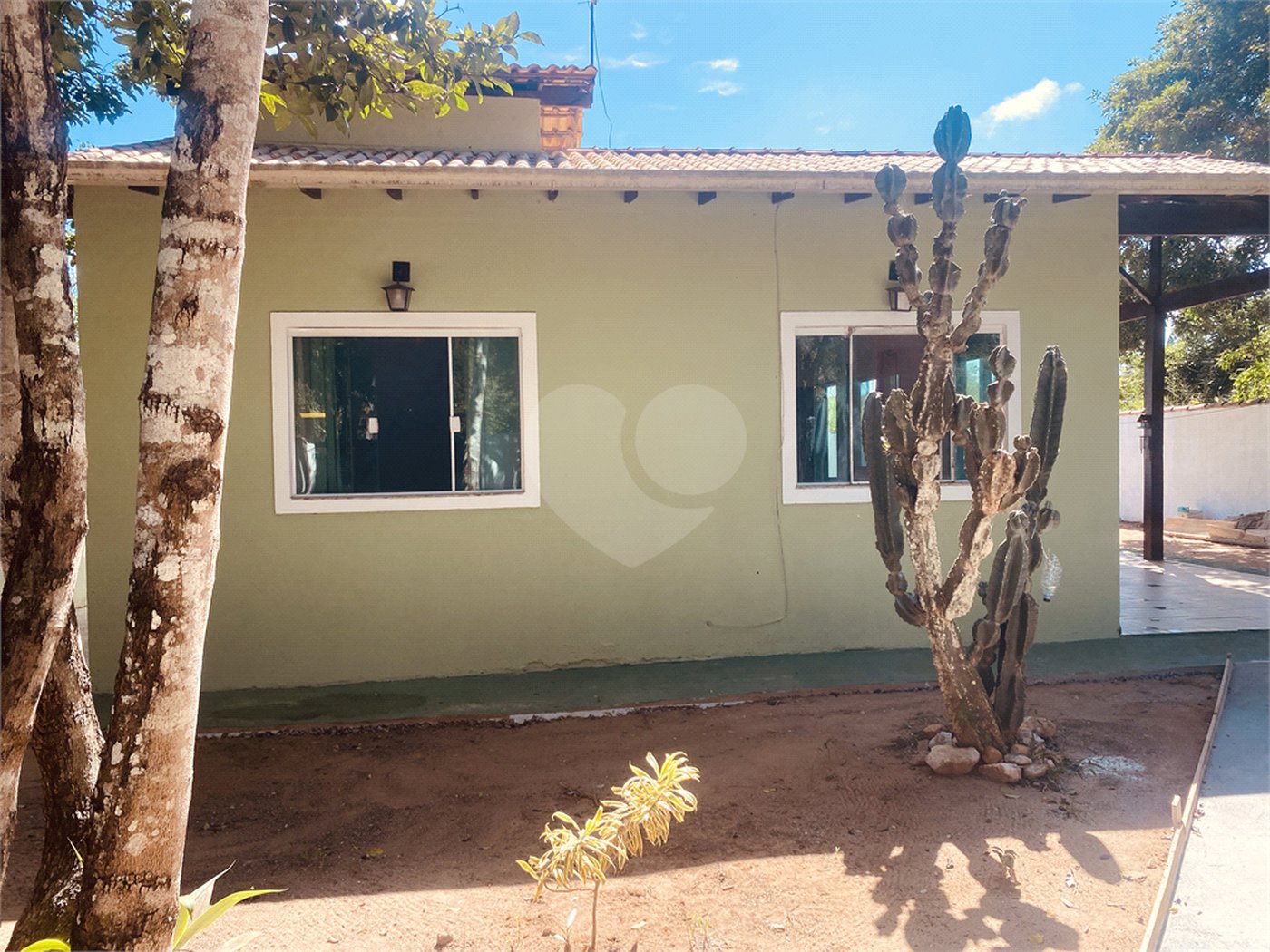 Casa em condomínio para alugar com 2 quartos, sendo 1 suíte, em Caravelas, Armação dos Búzios, RJ