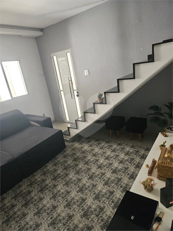 Casa à venda com 3 quartos, sendo 1 suíte,  no condomínio Residencial Rubi, Mogi das Cruzes - SP